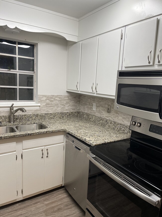 Building Photo - 2038 Montreat Cir