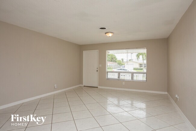 Building Photo - 3430 NW 34th St