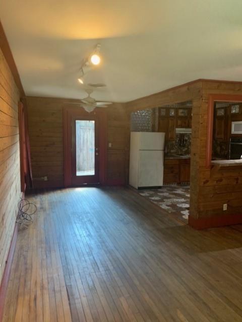 Foto del edificio - 1021 Oak Dr