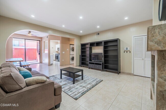 Foto del edificio - 7211 Cozycroft Ave