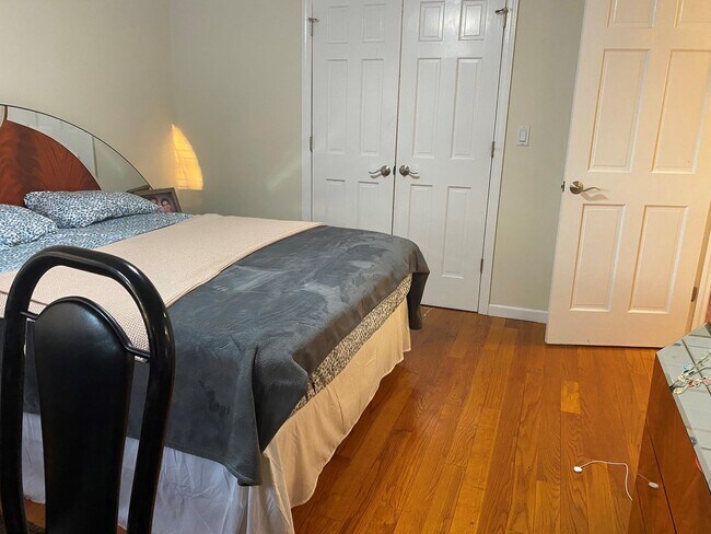 Foto del edificio - 1057 Lakeville Rd