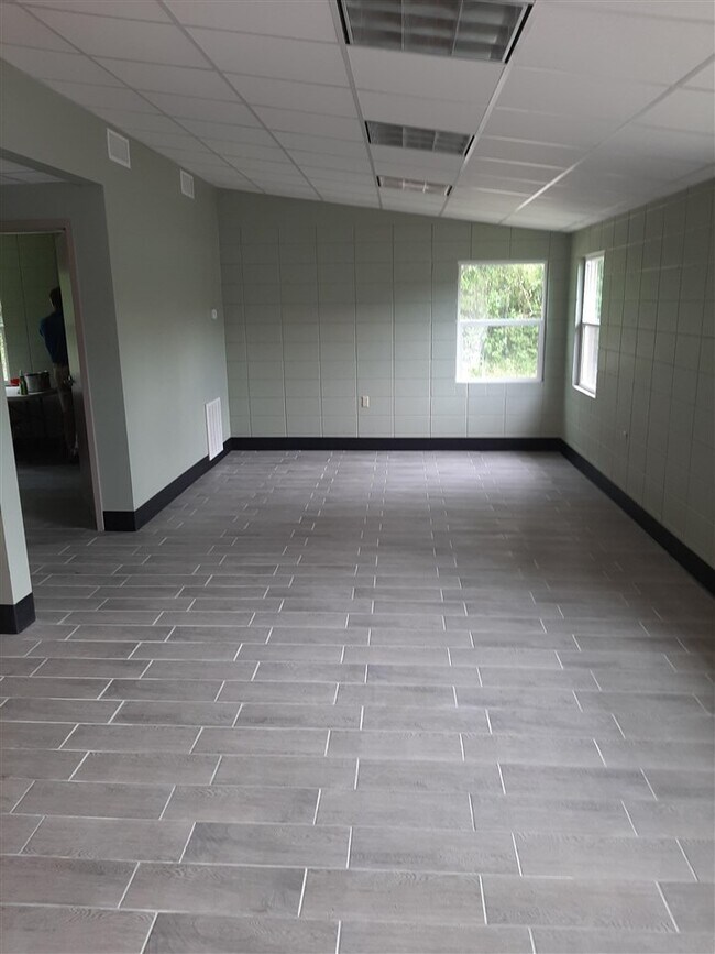 Building Photo - 2947 Crawfordville Hwy