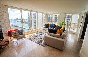 Building Photo - 1717 N Bayshore Dr