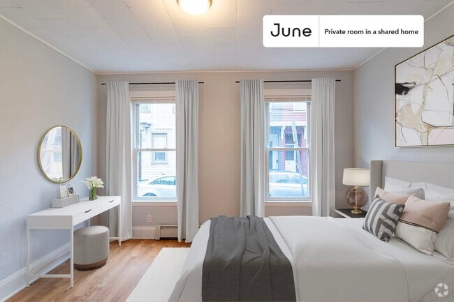 Building Photo - Private bedroom in 3 bed/1 bath Home