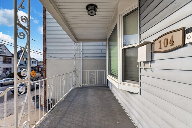 Foto del edificio - 104 McAdoo Ave