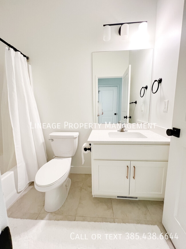 Building Photo - 956 W 350 S