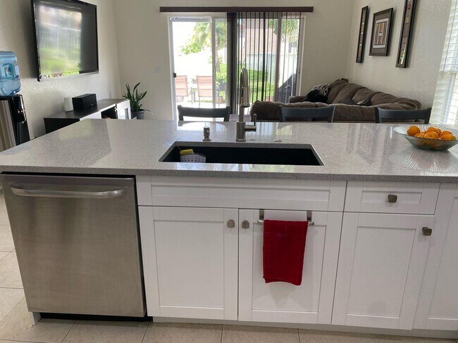 Foto del edificio - 5308 Moon Shadow Ln