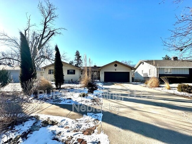 Building Photo - 1024 N 74th Ave