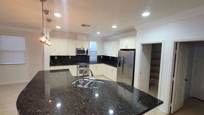 Foto del edificio - 3 br, 2 bath House - 7711 Comanche Canyon Ave