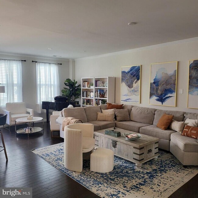 Building Photo - Welcome to your new home in the heart of L...