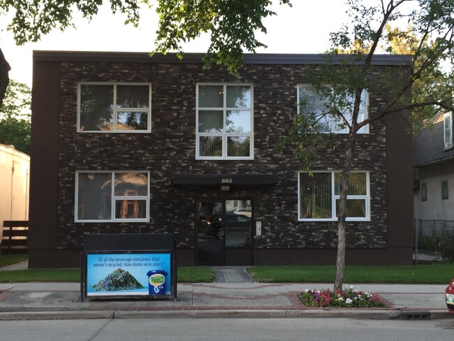 Building Photo - 665 Corydon Av