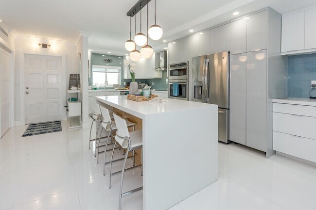 Foto del edificio - 250 S Beach Rd