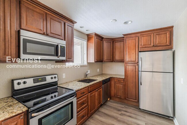 Foto del edificio - 1243 N Washington St