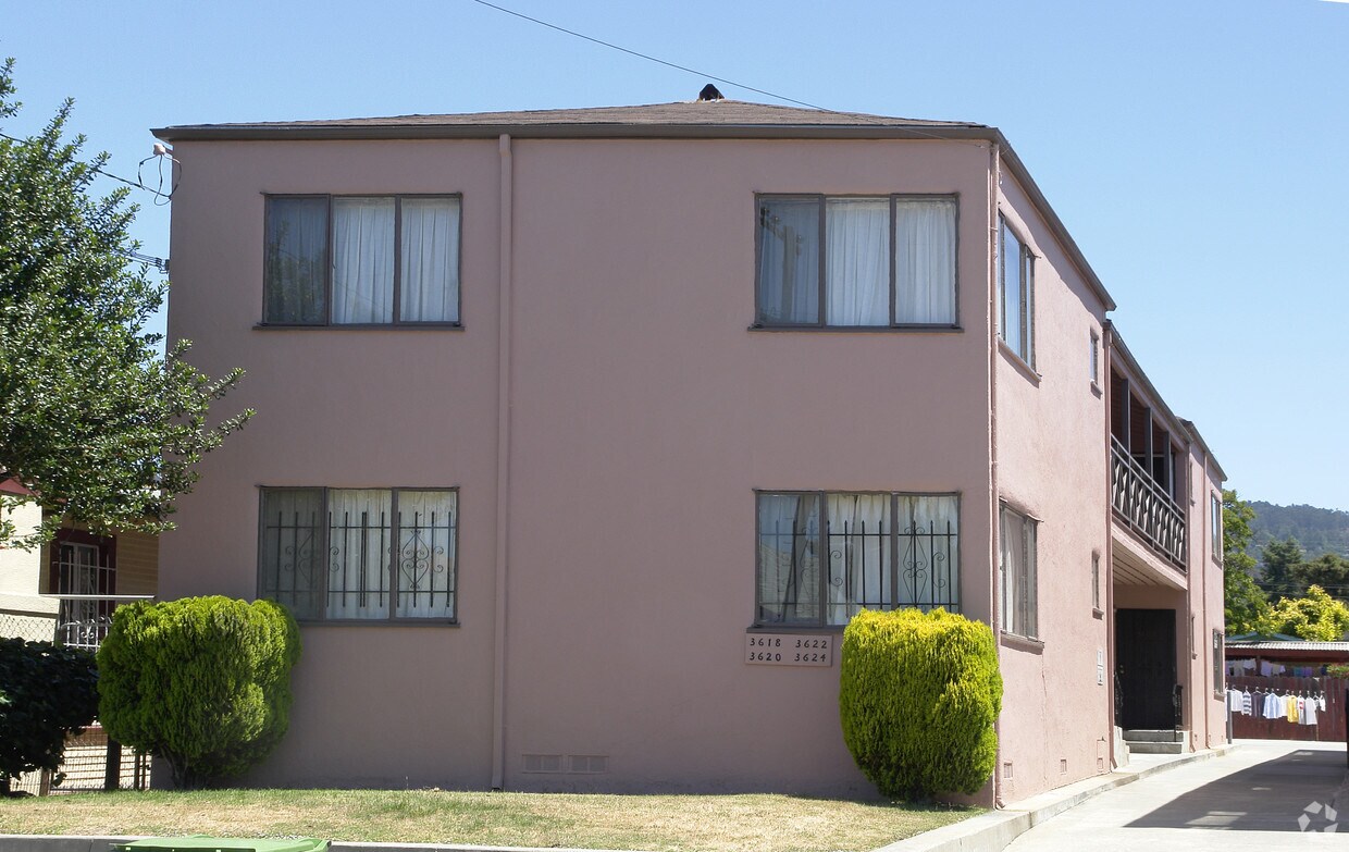 Primary Photo - 3618-3624 Quigley St