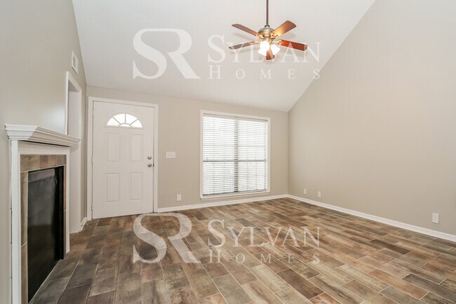 Foto del edificio - Feel right at home in this charming 3 bedroom, 2 bathroom home