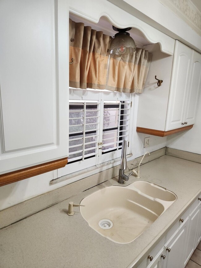 Foto del edificio - 2050 Oleander Blvd