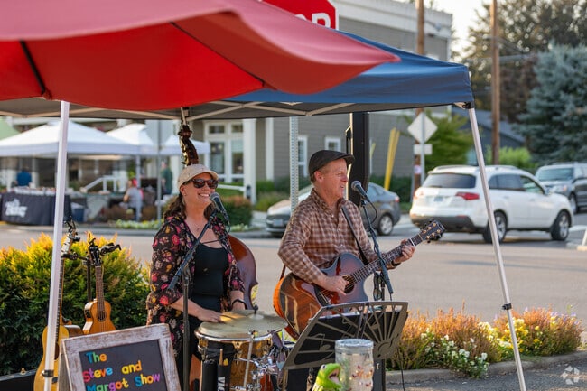 Residents can enjoy live music at the Historic Willamette Summer Market.