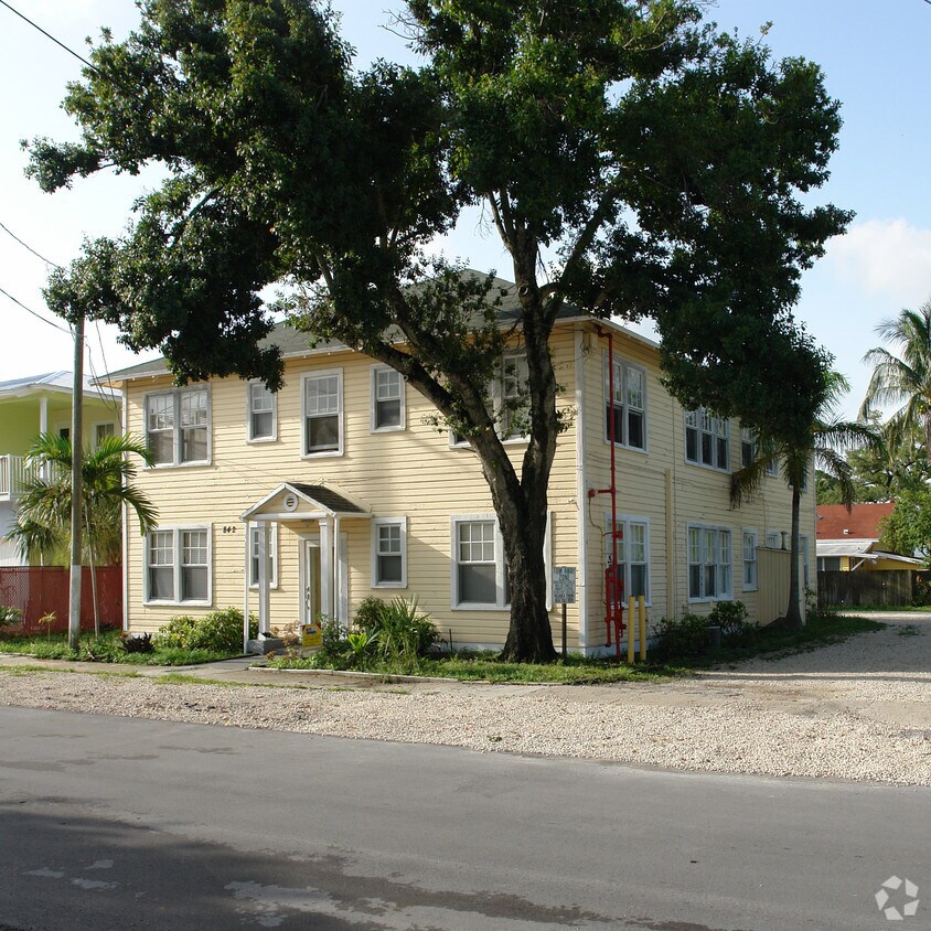Primary Photo - 842 Himmarshee St