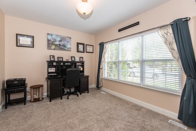 Building Photo - 5005 Double Tree Dr