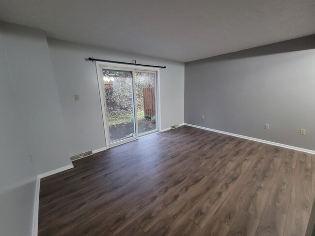Building Photo - 503 Tyler Dr