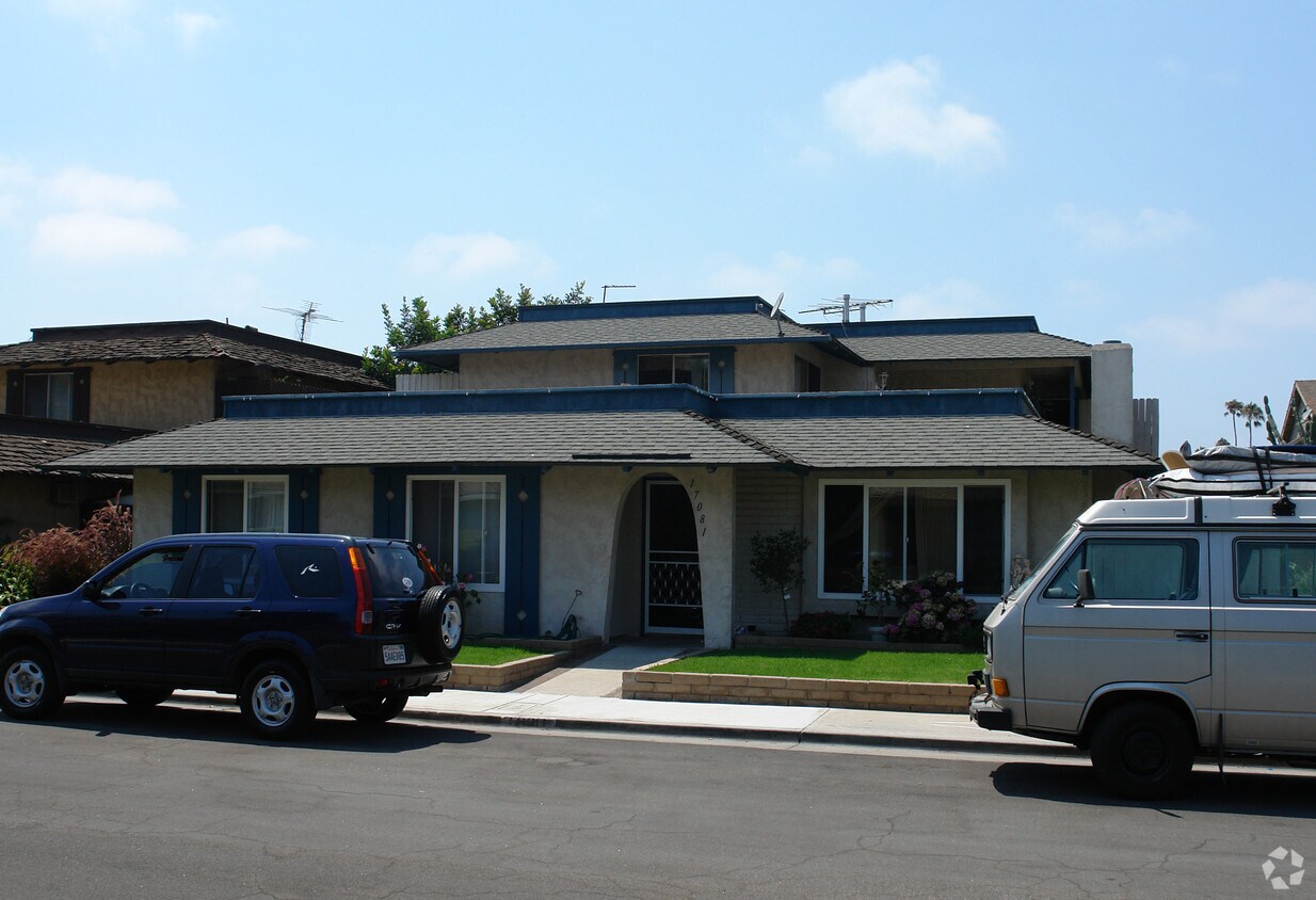 Building Photo - 17081 Evergreen Cir