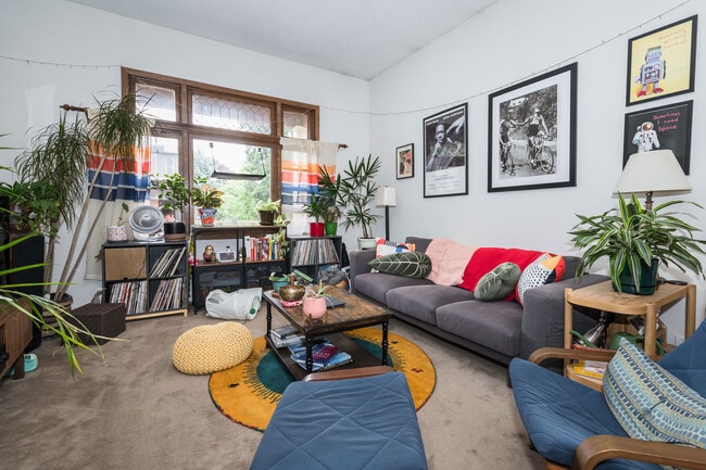 Living Room - 2308 Milwaukee Ave, Lower Unites