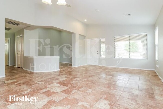 Foto del edificio - 5417 W Pleasant Ln