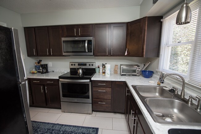 Building Photo - 4107 Kaplan Dr