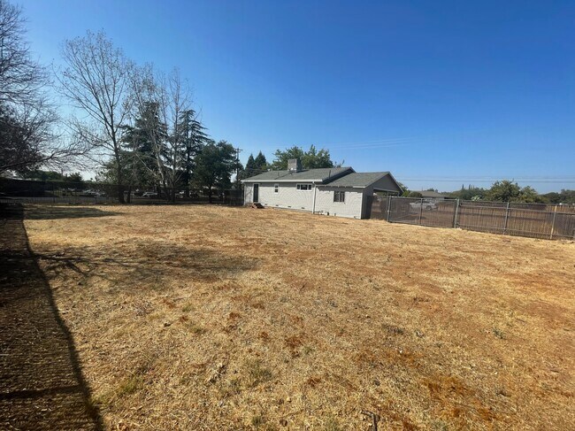 Building Photo - 2410 Las Plumas Ave