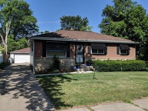 Building Photo - 5371 N 61st St