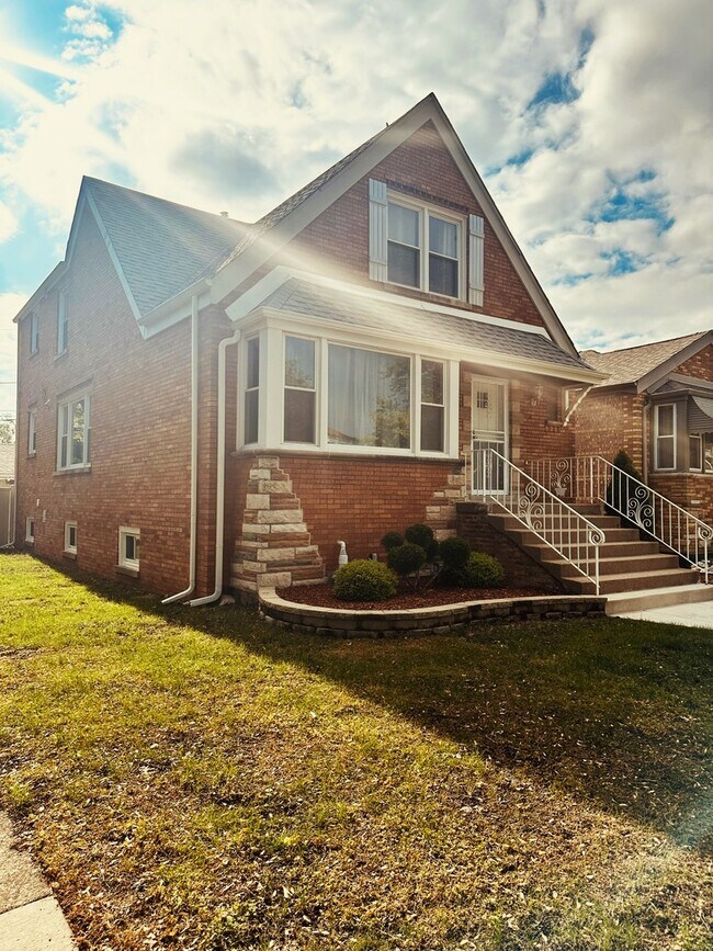Building Photo - 6758 S Karlov Ave
