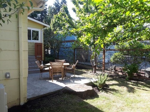 Building Photo - One bedroom duplex - 1 bedroom