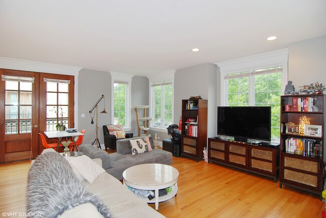 Building Photo - Modern 2bd/2.5ba Townhouse with Fantastic,...