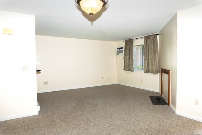 Building Photo - 41 Willow Springs