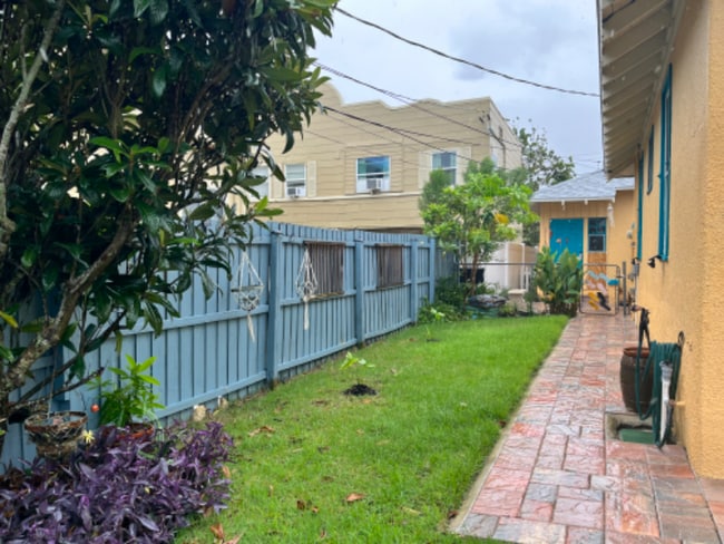 Photo - 122 S Oleander Ave House