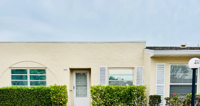 Building Photo - 8757 Bella Vista Dr