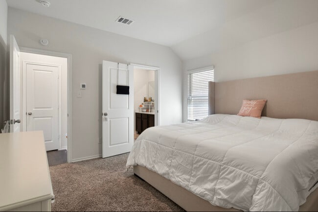 Building Photo - 3001 Glazner Dr