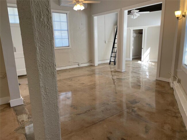 Foto del edificio - 2305 W Texas Ave