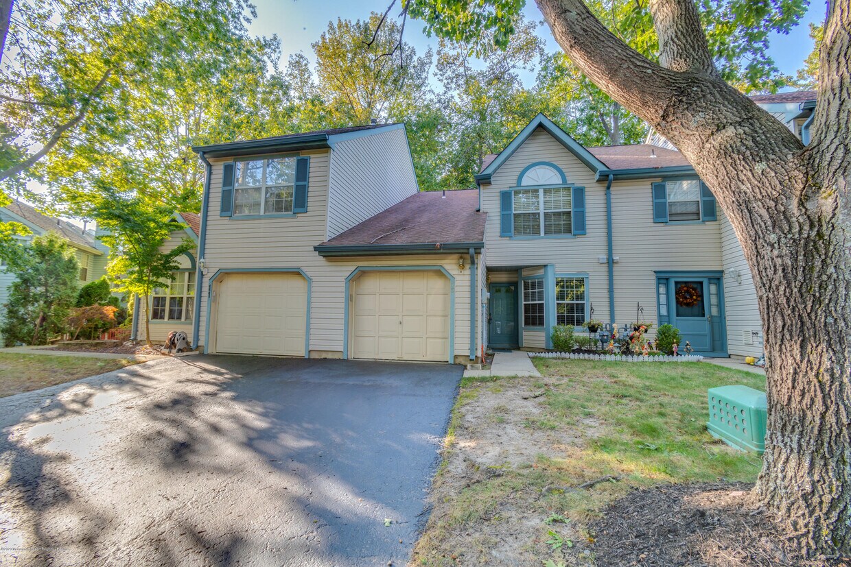 15 Ross Terrace, Manalapan Township, NJ 07726 Condo for Rent in