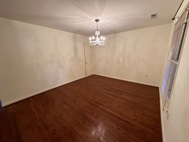 Building Photo - One Level Townhome in Forest