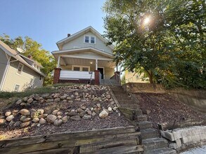 Building Photo - 1181 Pondview Ave