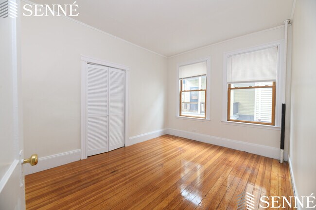 Building Photo - 7 Buckingham St