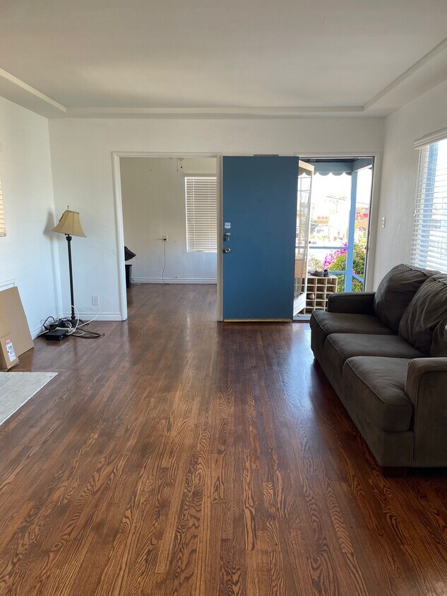 Living Room view into Dining Room - 1734 Pacific Coast Hwy