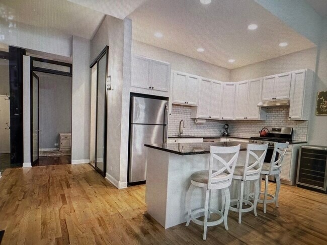 Foto del edificio - 1760 W Wrightwood Ave
