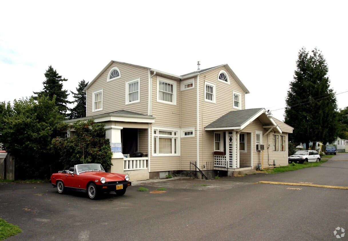 Building Photo - Oak Leaf Mobile Home Park