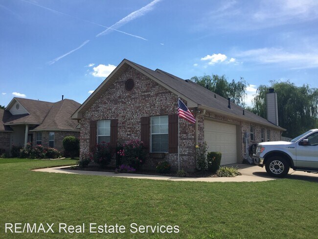 Foto del edificio - 3 br, 2 bath House - 637 Whitefield Ln