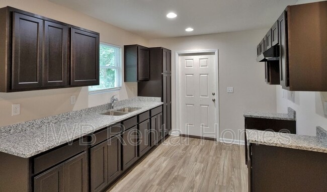 Building Photo - 2214 Spires Ave