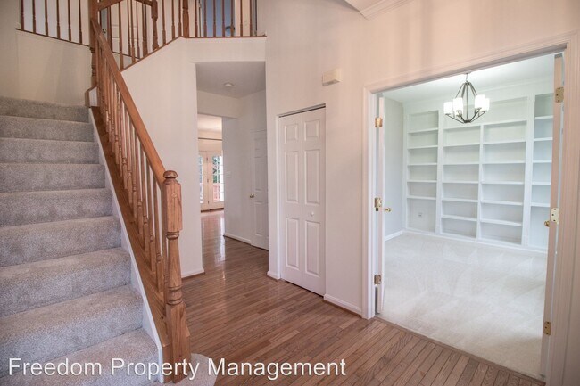 Building Photo - 4 br, 3.5 bath House - 13550 Shardlow Ct