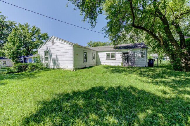 Building Photo - 9810 Dennis Dr