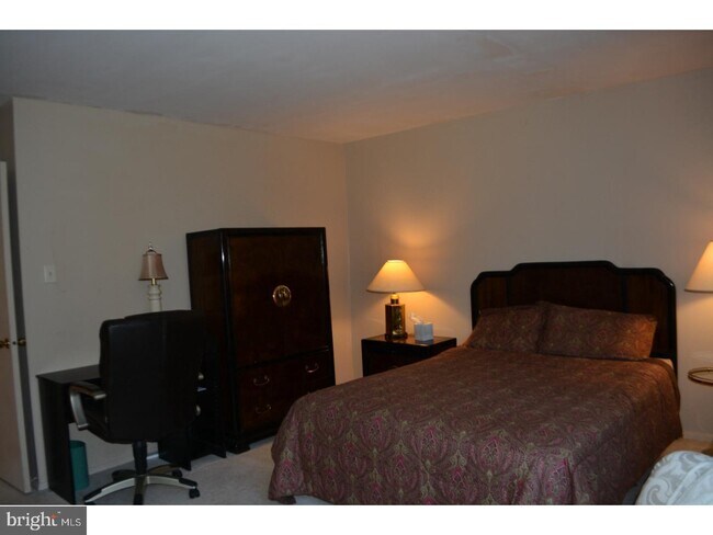 Foto del edificio - 115 E Kings Hwy